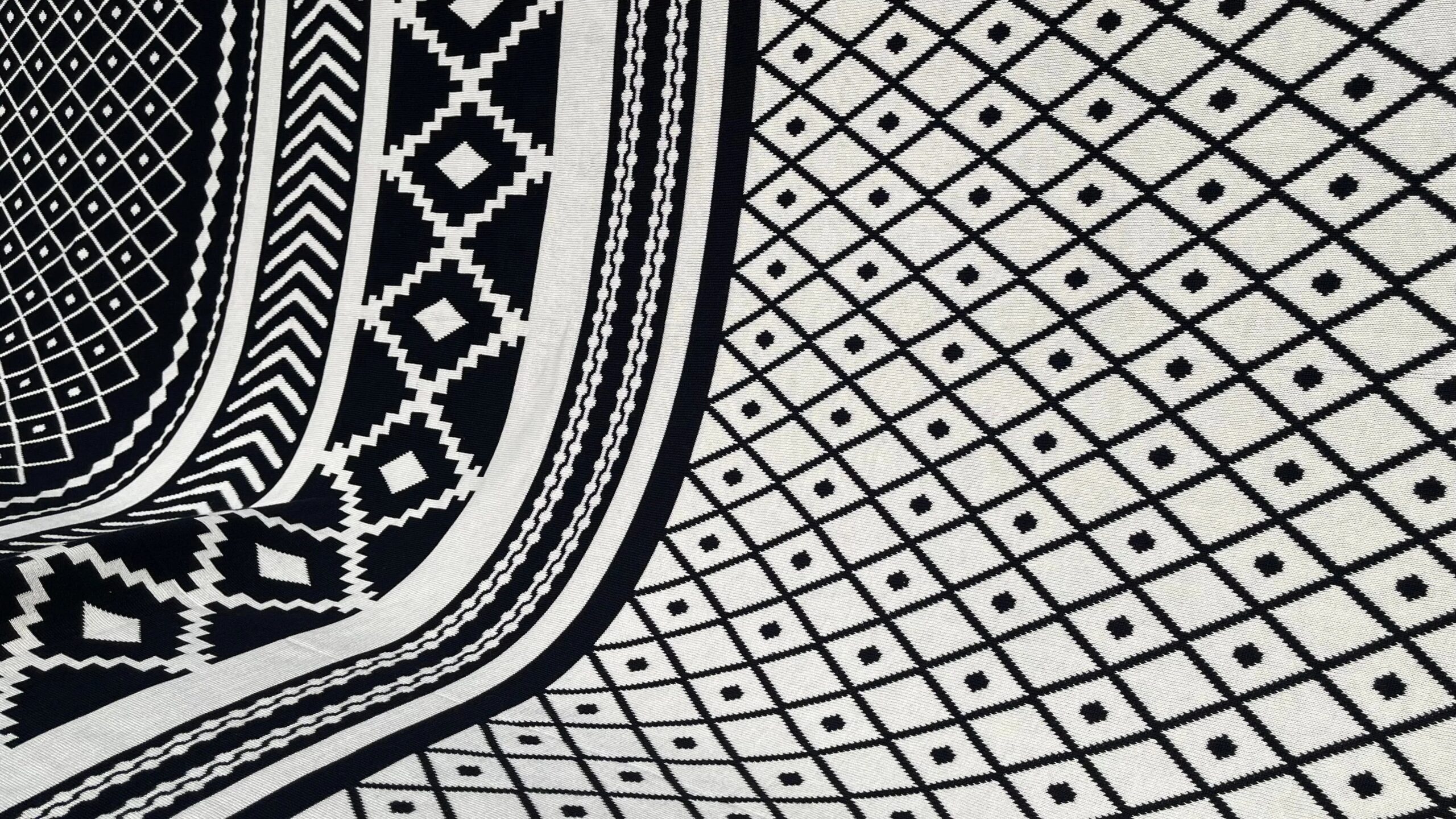 Benevolent Diamond Cotton Throw Blanket - 图片 4