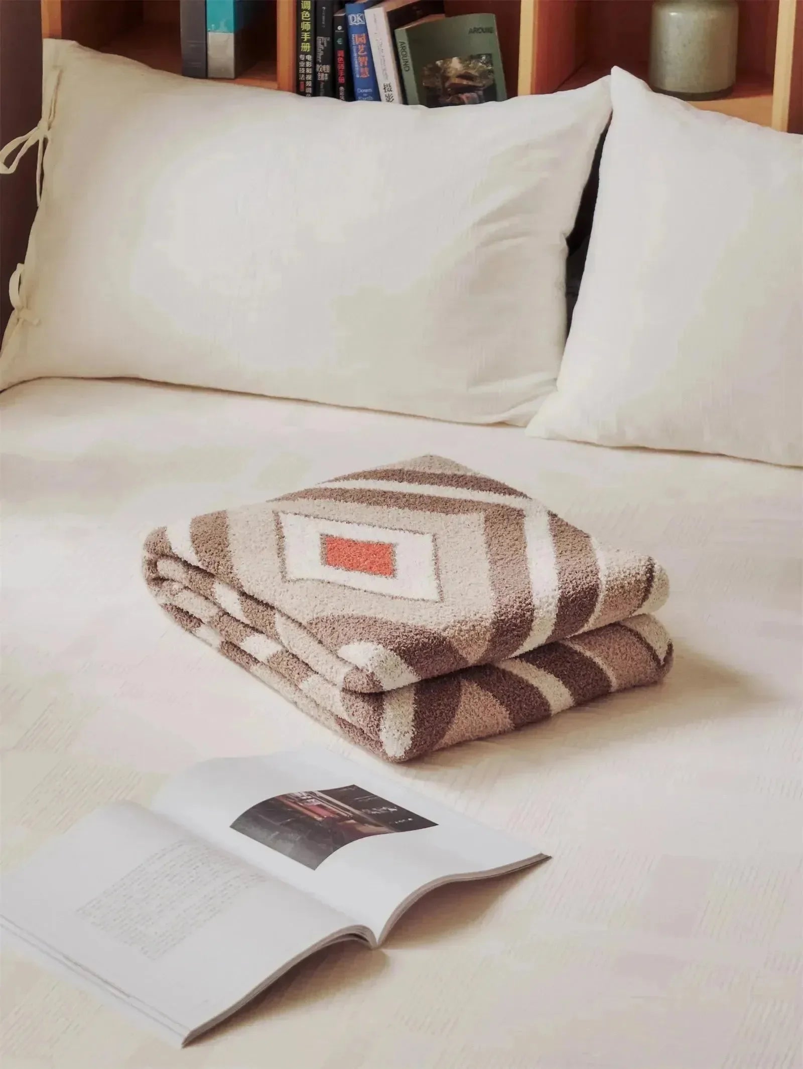 Red Boxed Harmony Throw Blanket - 图片 4